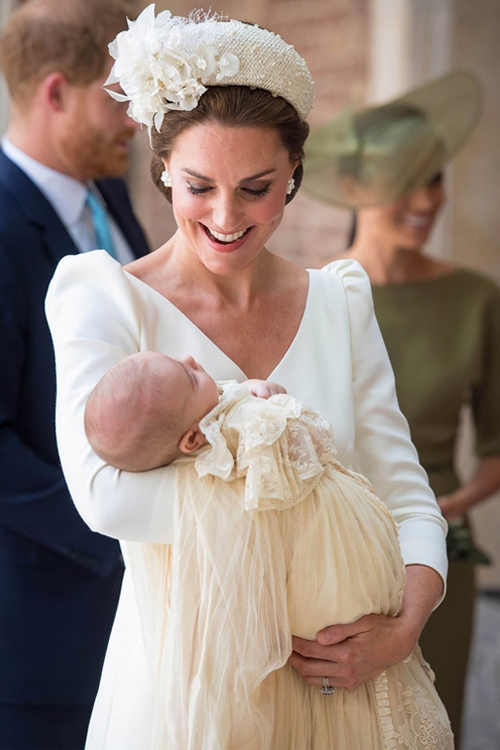 Ξανά με Alexander McQueen η Kate Middleton στην βάπτιση του πρίγκιπα Louis-3