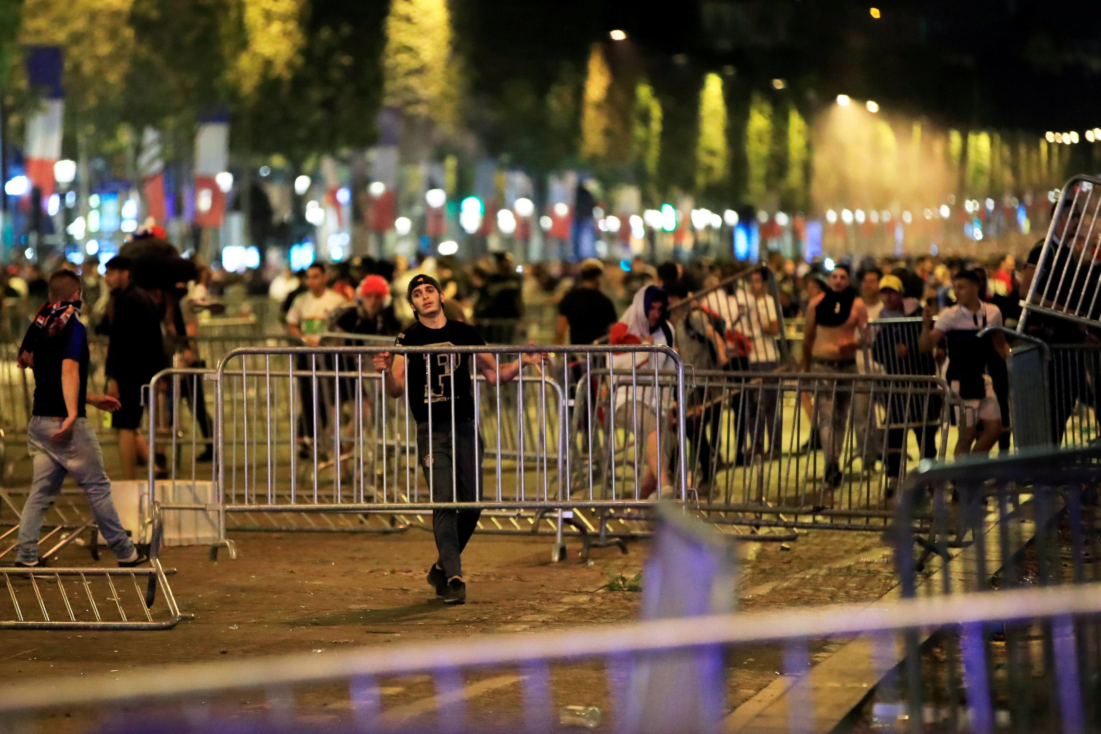 Νίκαια: 27 τραυματίες στους εορτασμούς για την πρόκριση της Γαλλίας στον τελικό του Μουντιάλ (βίντεο)-3