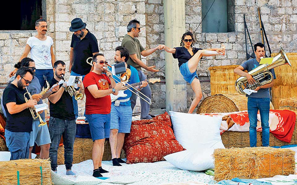 «Πλούτος» με… βαλκανική χροιά-1