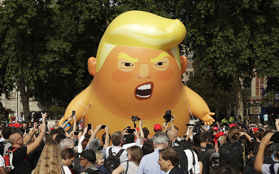 Το «μωρό – Τραμπ» πετάει στον ουρανό του Λονδίνου (φωτογραφίες – βίντεο)-3