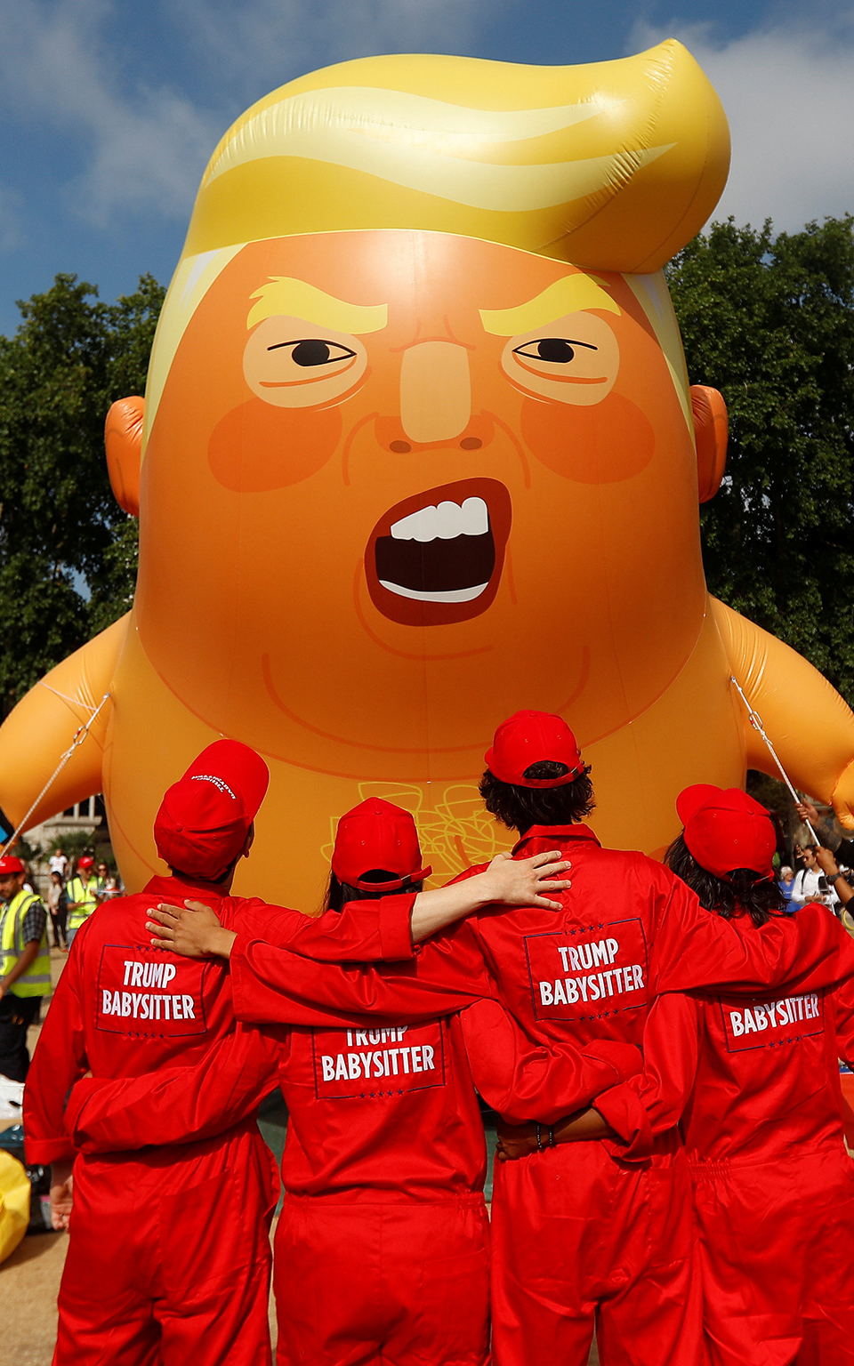 Το «μωρό – Τραμπ» πετάει στον ουρανό του Λονδίνου (φωτογραφίες – βίντεο)-5