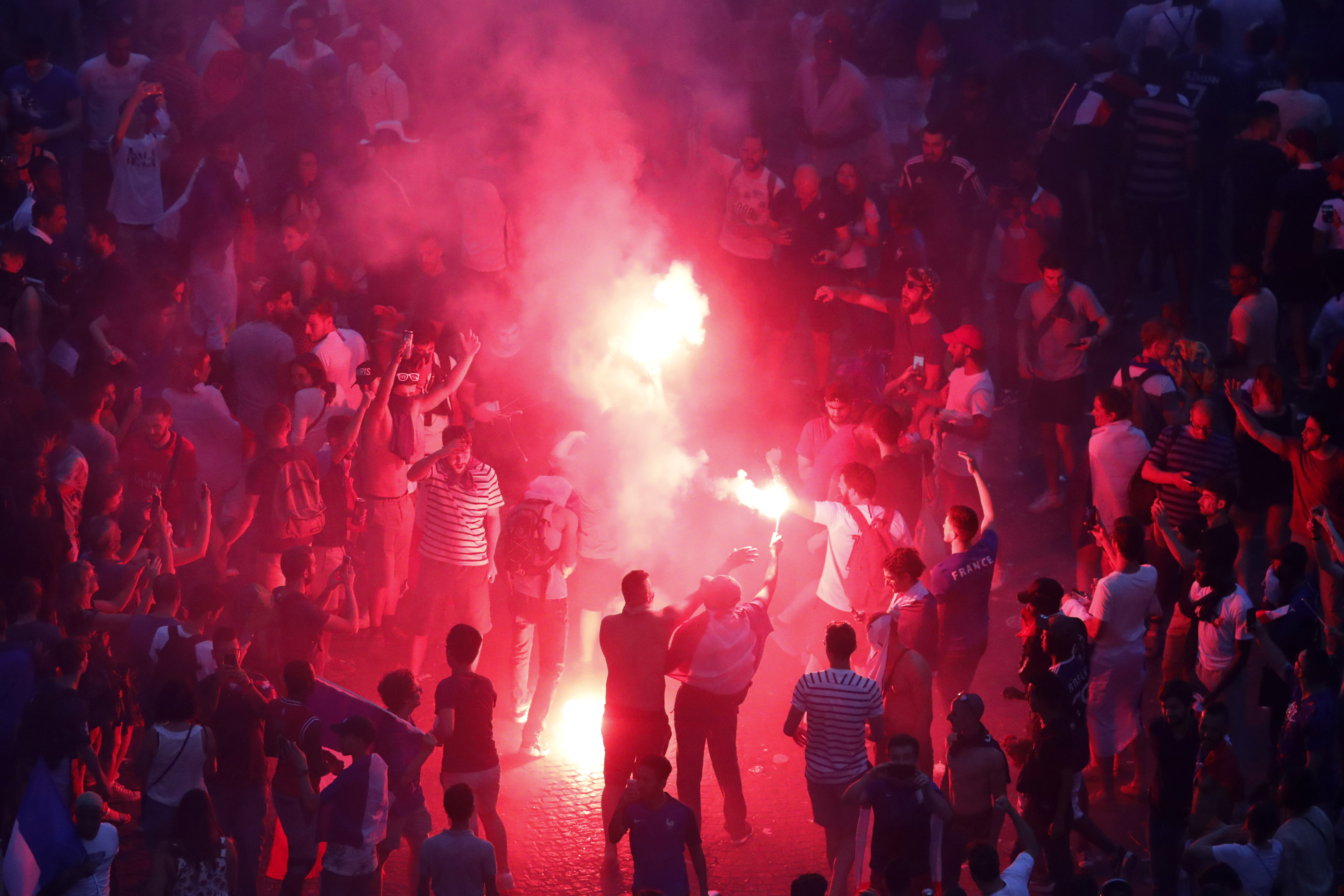 Ξέφρενοι πανηγυρισμοί στη Γαλλία για την κατάκτηση του Μουντιάλ-5