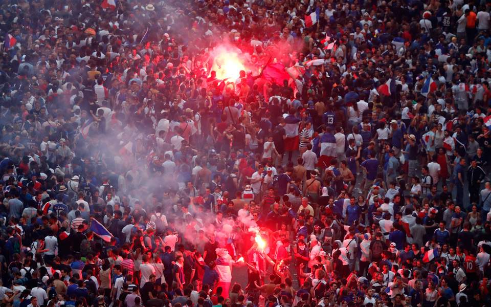 Ξέφρενοι πανηγυρισμοί στη Γαλλία για την κατάκτηση του Μουντιάλ-1