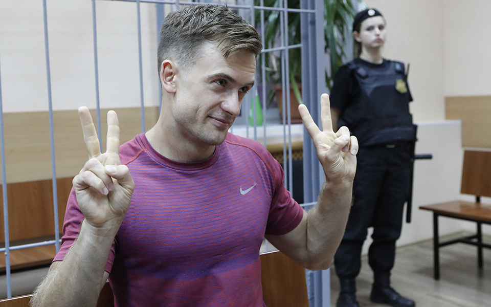 Στη φυλακή οι Pussy Riot για την «εισβολή» στον τελικό του Μουντιάλ (φωτογραφίες)-2