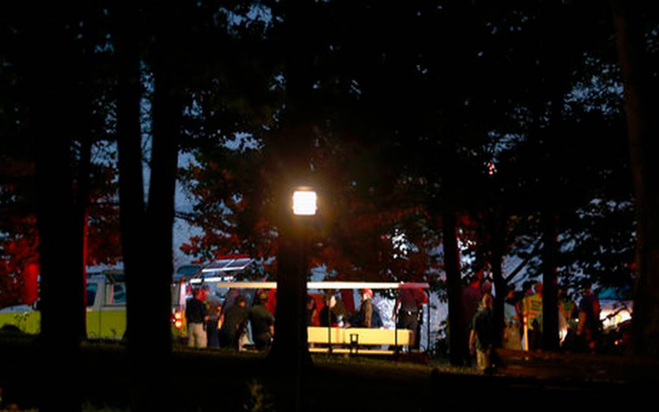 ΗΠΑ: Στους 17 οι νεκροί από ανατροπή αμφίβιου οχήματος σε λίμνη (Βίντεο)-1