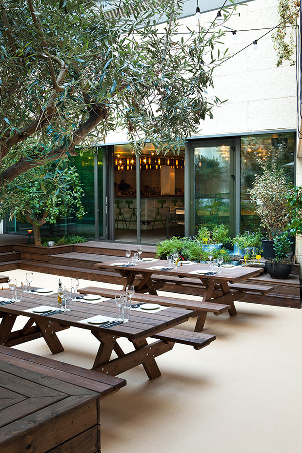 Στο βάθος κήπος-3