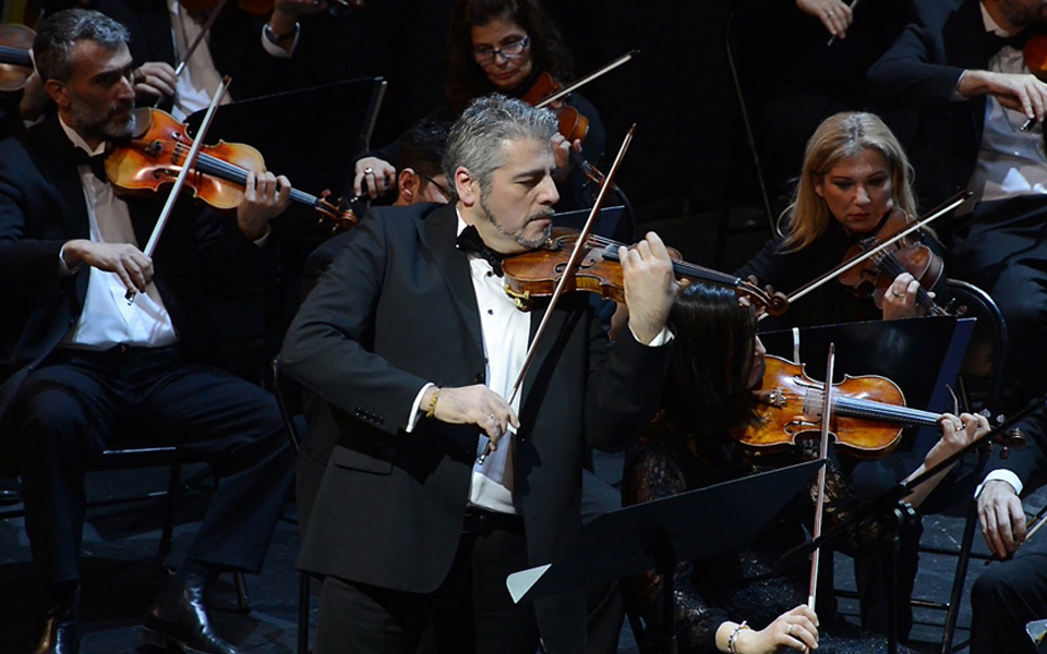 Ο τσελίστας Πάμπλο Φεράντεζ με το Stradivarius του έρχεται στην Υδρα για μια συγκινητική συναυλία-1