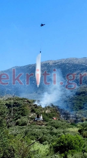 Μεγάλη φωτιά κοντά στον Αγ. Νικόλαο (φωτογραφίες)-1