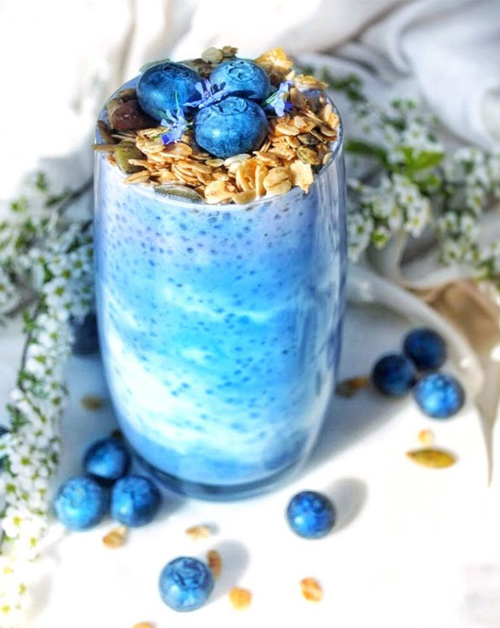 Blue matcha: Η νέα τάση στη διατροφή είναι μπλε & την λατρέψαμε-1