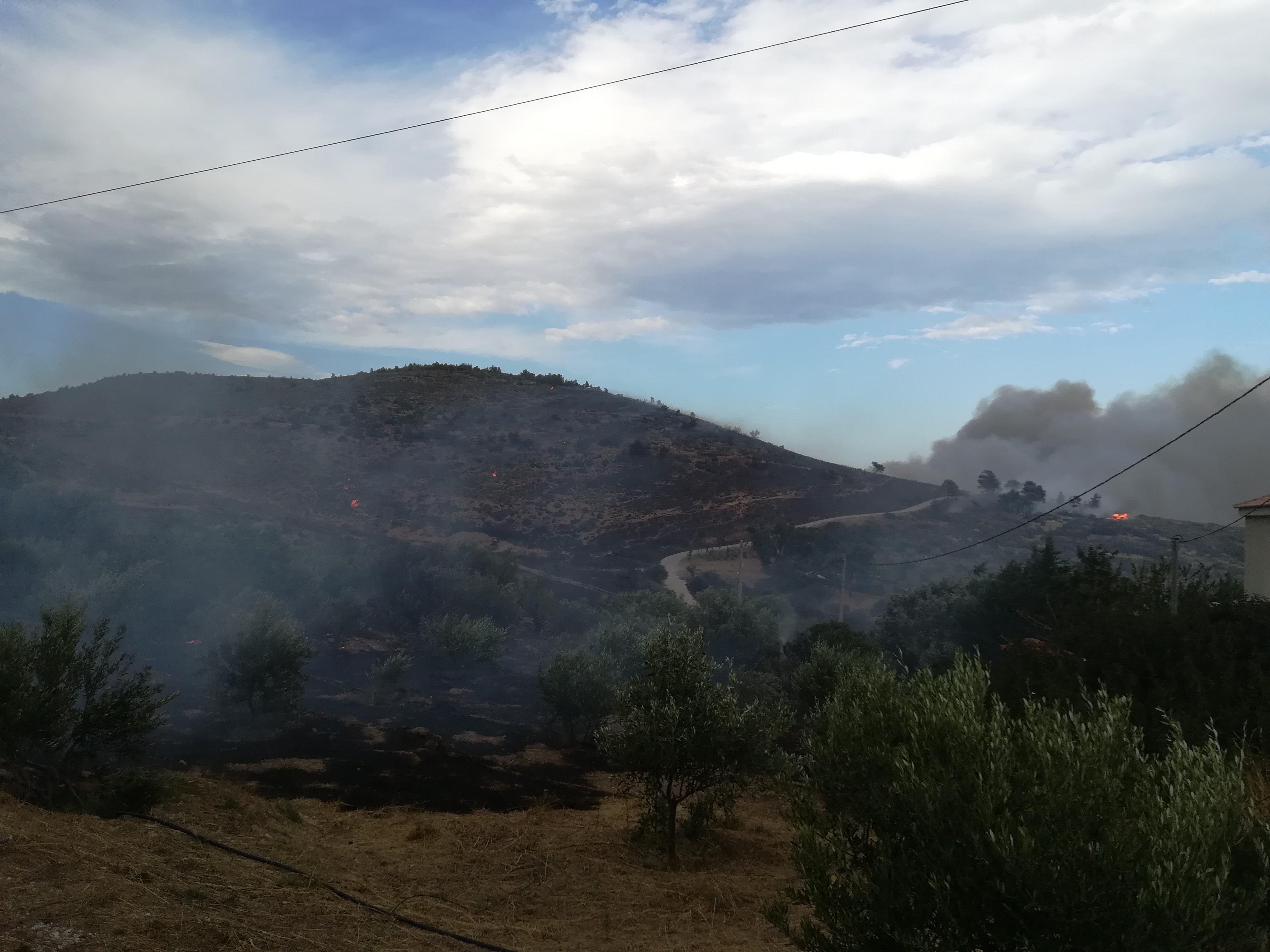Εικόνες ολοκληρωτικής καταστροφής από τις πυρκαγιές (Φωτο – Βίντεο)-15