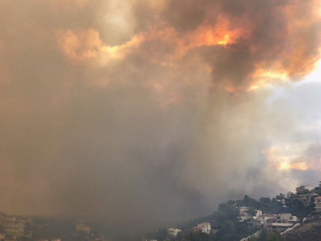 Φωτιά στην Πεντέλη: «Εχουν καεί τρία σπίτια», λέει ο δήμαρχος Ραφήνας – Πικερμίου-4