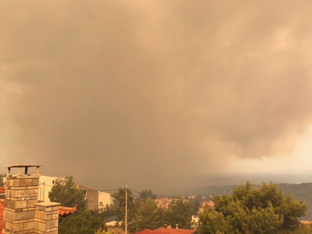 Φωτιά στην Πεντέλη: «Εχουν καεί τρία σπίτια», λέει ο δήμαρχος Ραφήνας – Πικερμίου-5