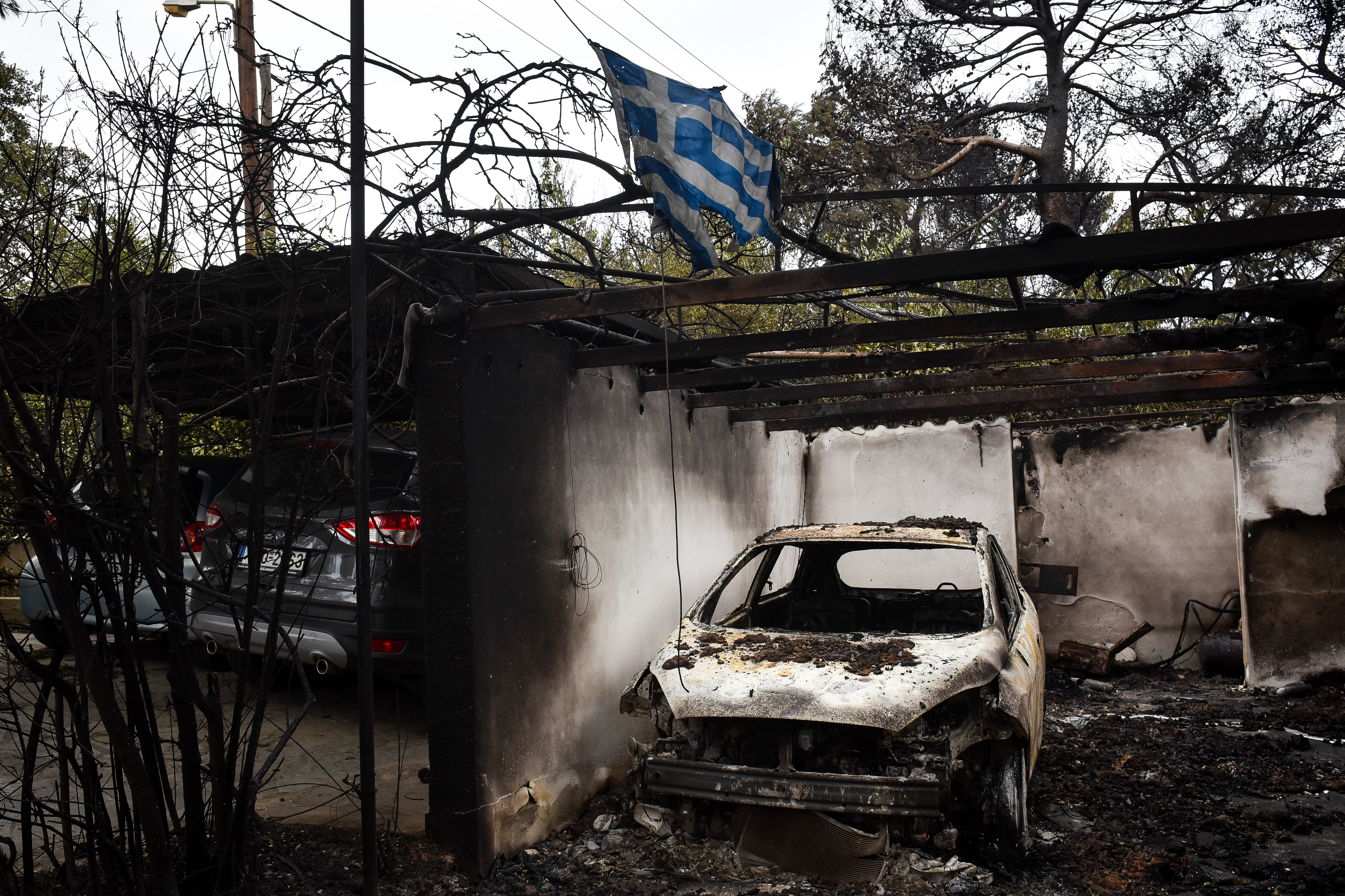 Στάχτη παντού: 19+1 συγκλονιστικές εικόνες -Στο έλεος της φωτιάς ζωές, περιουσίες-18