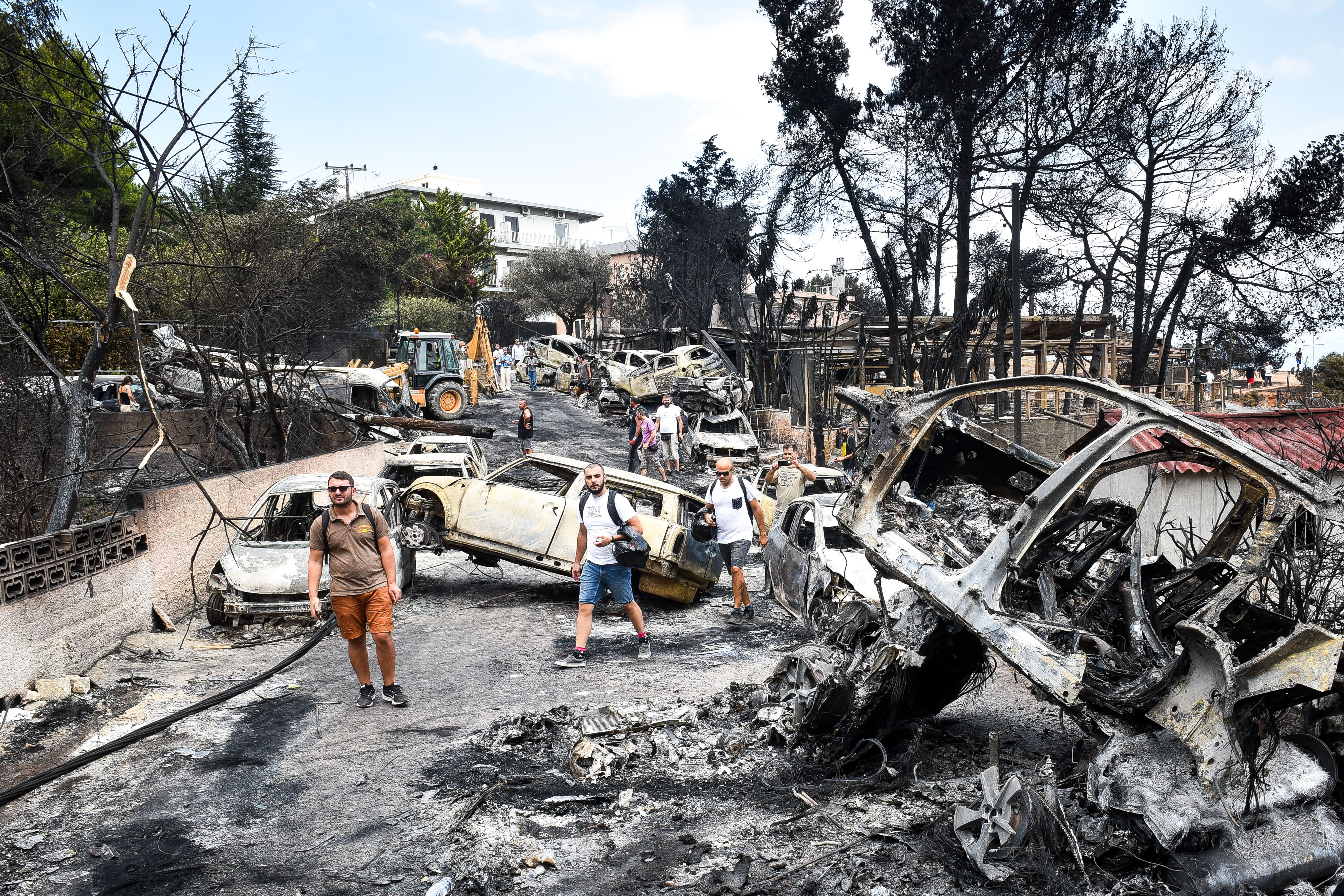 Στάχτη παντού: 19+1 συγκλονιστικές εικόνες -Στο έλεος της φωτιάς ζωές, περιουσίες-15