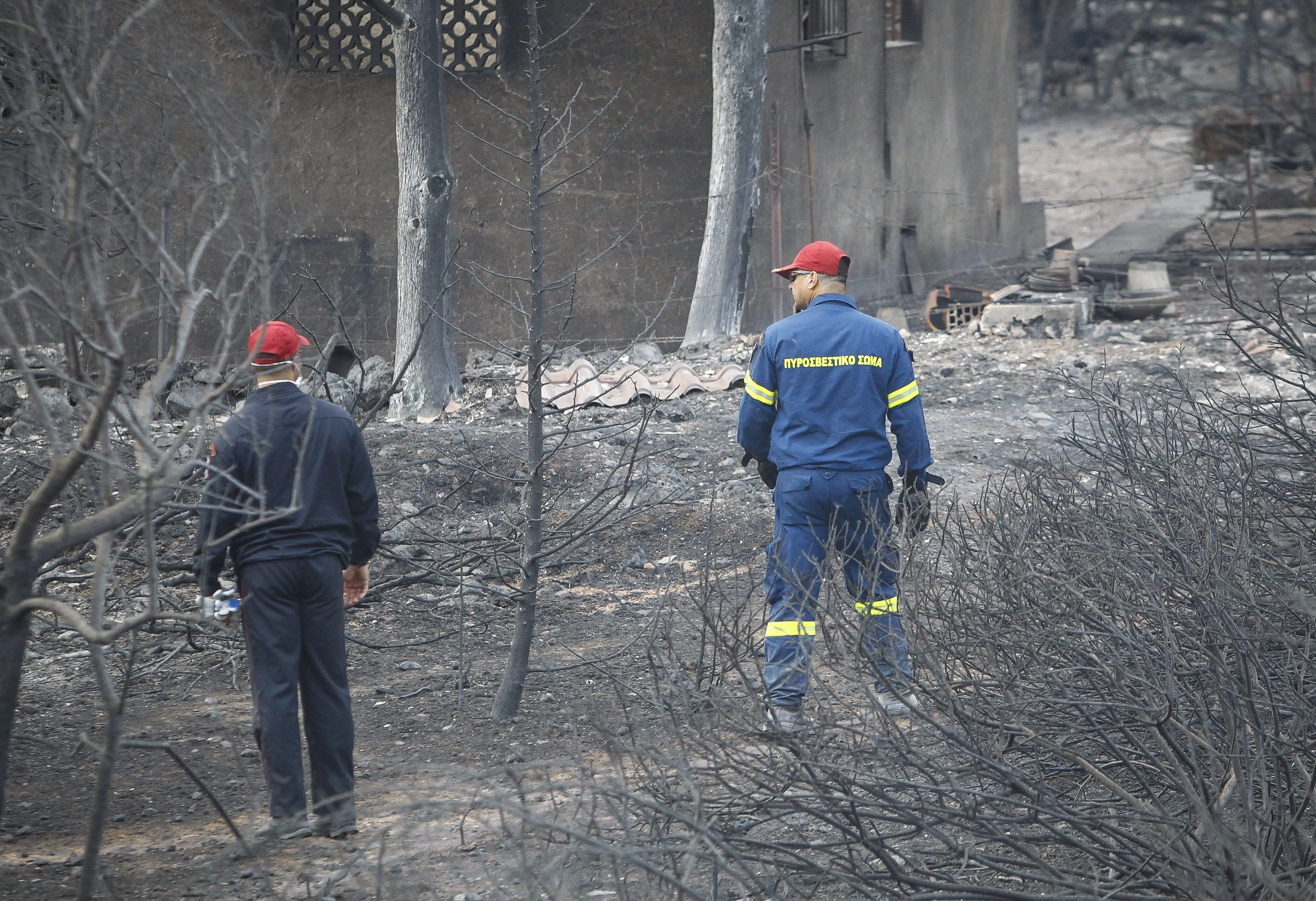 Στάχτη παντού: 19+1 συγκλονιστικές εικόνες -Στο έλεος της φωτιάς ζωές, περιουσίες-7