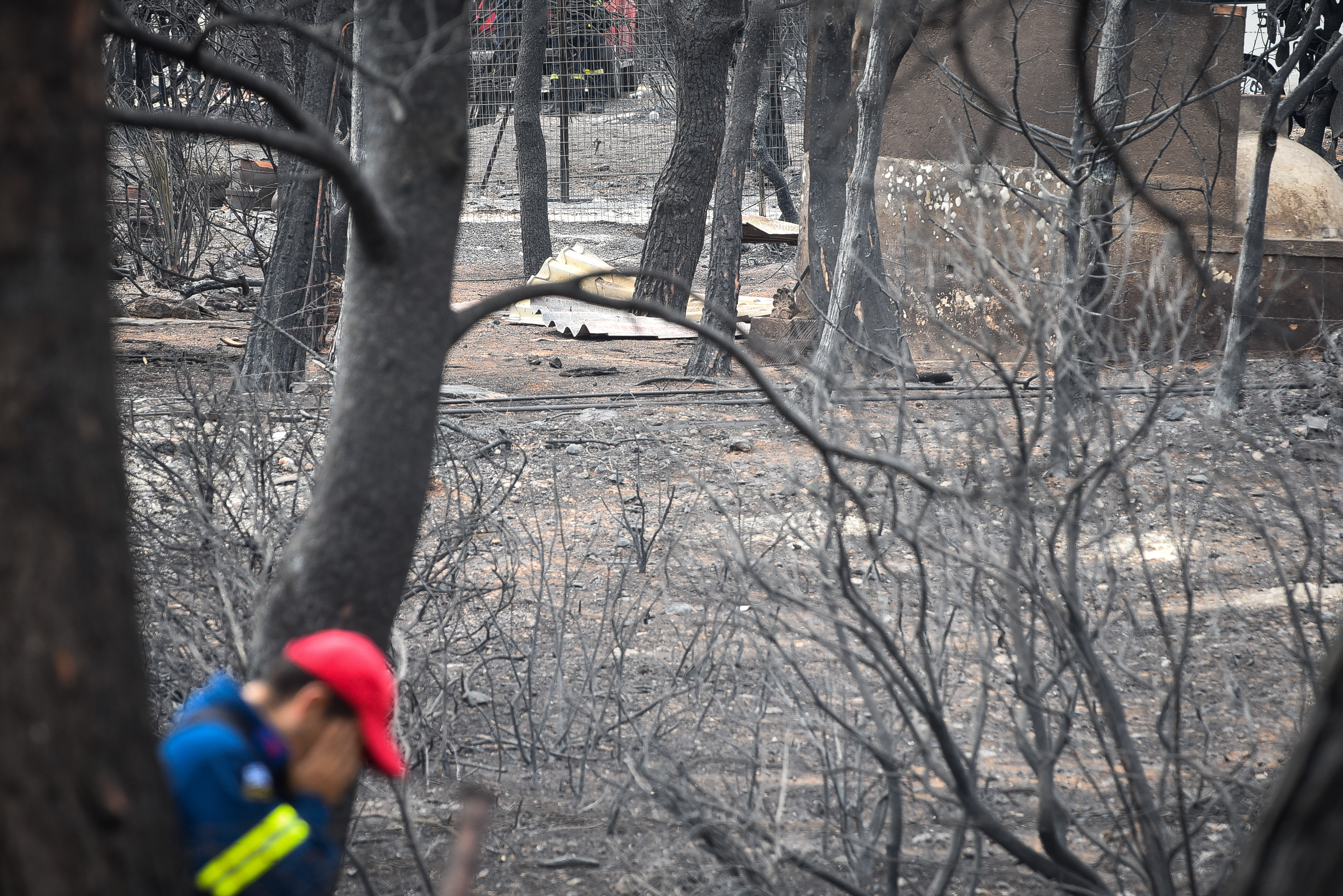 Στάχτη παντού: 19+1 συγκλονιστικές εικόνες -Στο έλεος της φωτιάς ζωές, περιουσίες-19