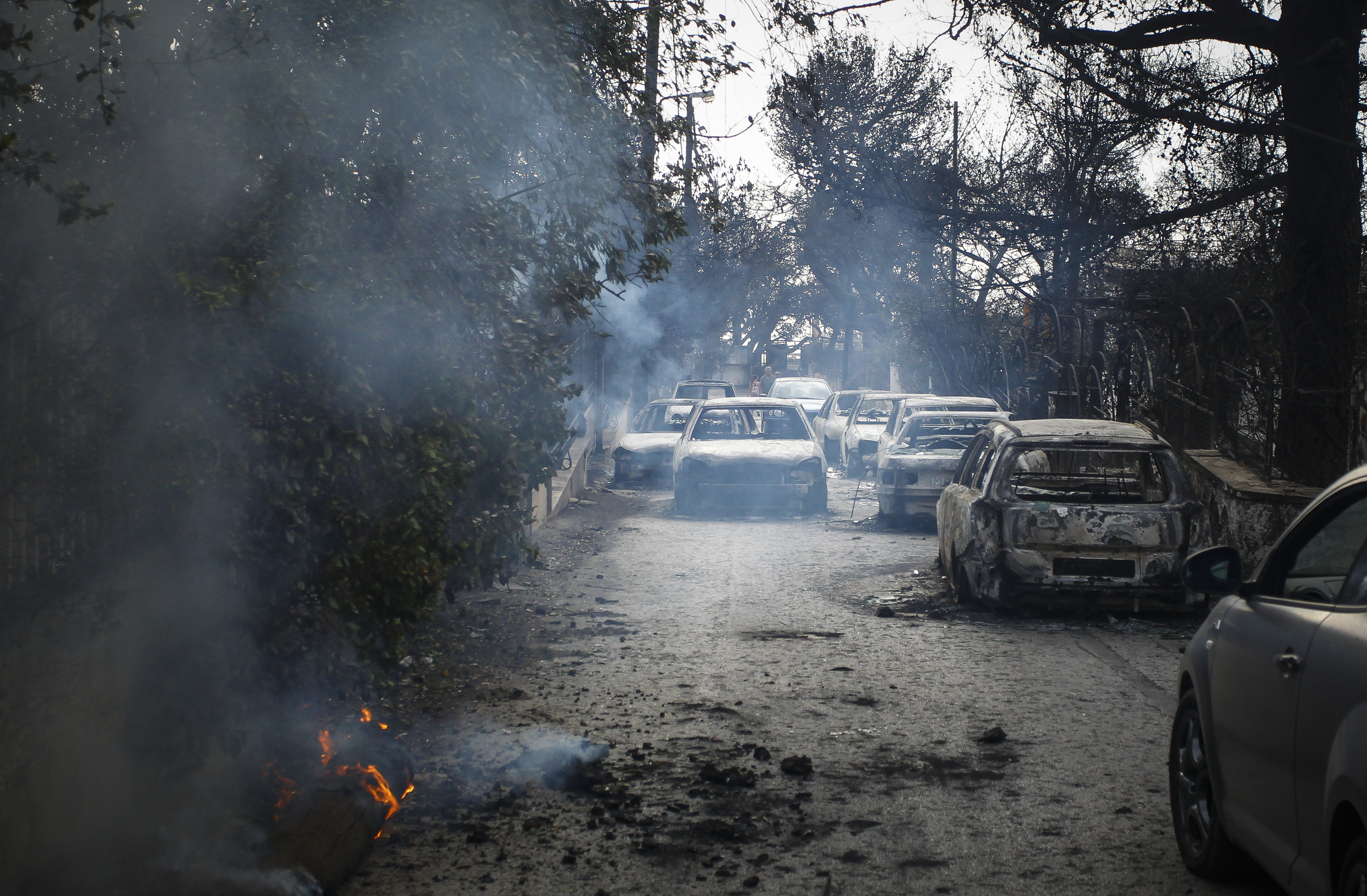 Στάχτη παντού: 19+1 συγκλονιστικές εικόνες -Στο έλεος της φωτιάς ζωές, περιουσίες-5