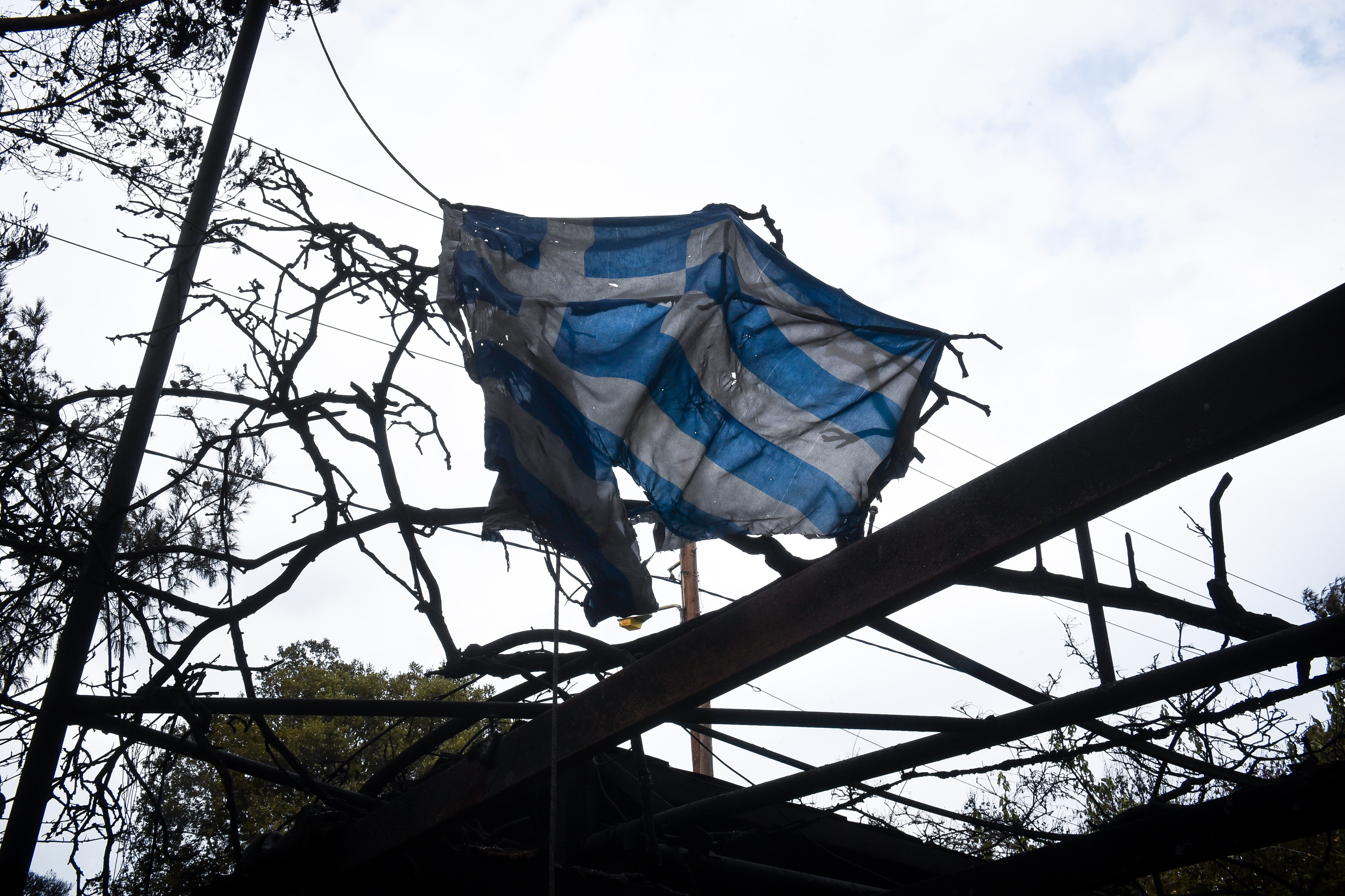 Στάχτη παντού: 19+1 συγκλονιστικές εικόνες -Στο έλεος της φωτιάς ζωές, περιουσίες-11