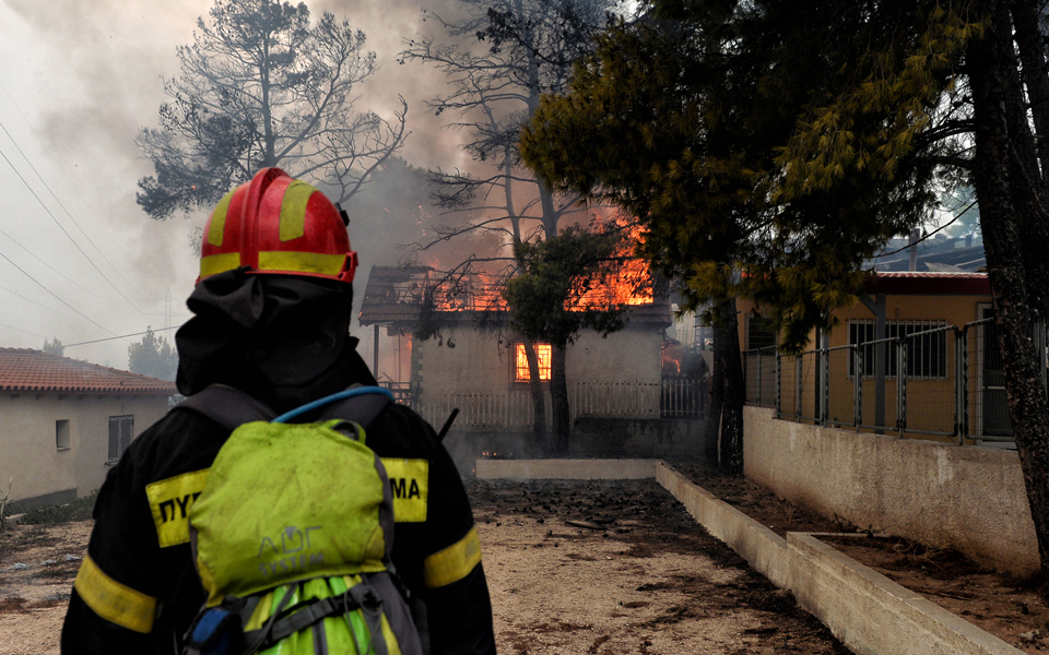 Υπαρχηγός Πυροσβεστικής: «Ολοι ευχόμαστε να μη βρούμε άλλον νεκρό»-2