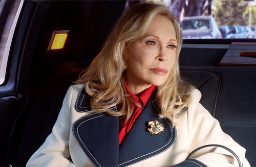 Η 77χρονη Φέι Ντάναγουεϊ είναι η νέα μούσα του οίκου Gucci-1