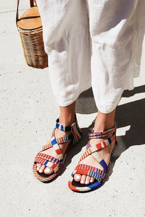 Τα 3 καλύτερα στυλ σανδάλια για την βαλίτσα των διακοπών σου-1