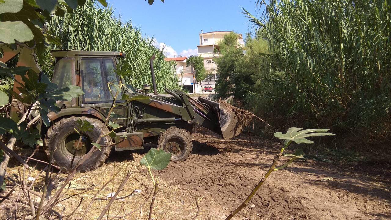 Oι Ενοπλες Δυνάμεις ξεκίνησαν αντιπλημμυρικά έργα σε Μαραθώνα και Ραφήνα (φωτογραφίες)-3