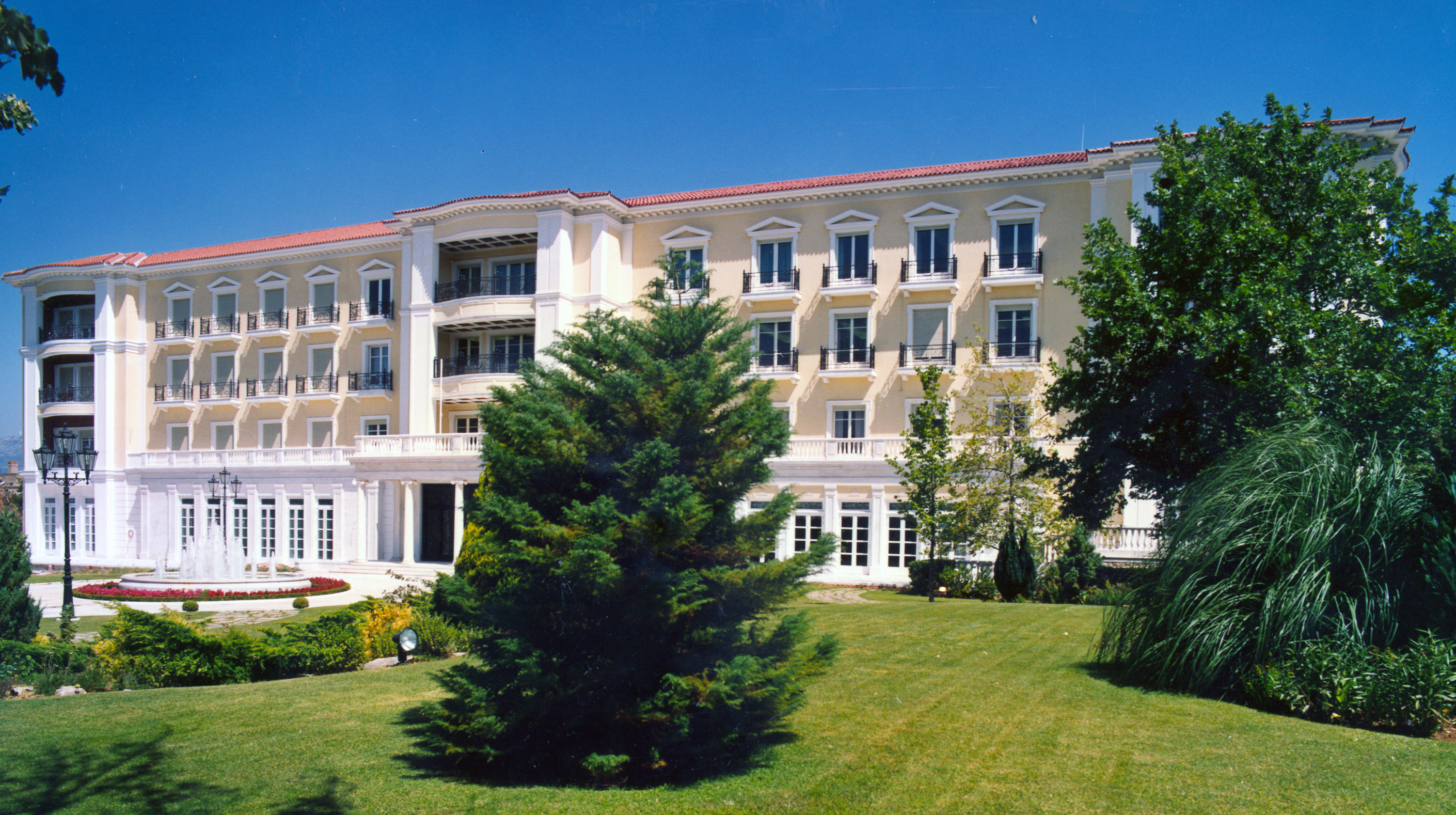 Γενναίες δωρεές από τα μεγάλα πολιτιστικά και φιλανθρωπικά ιδρύματα για την ανακούφιση των πληγέντων-1