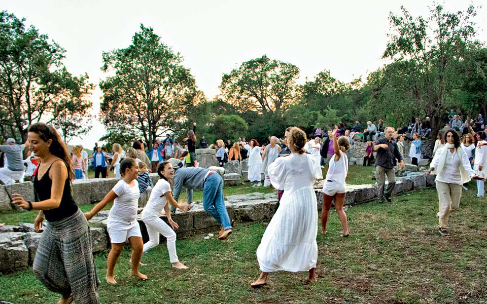 Ολονύχτια εμπειρία ονείρων – Βιωματική παράσταση στον ναό του Επικούριου Απόλλωνα-1