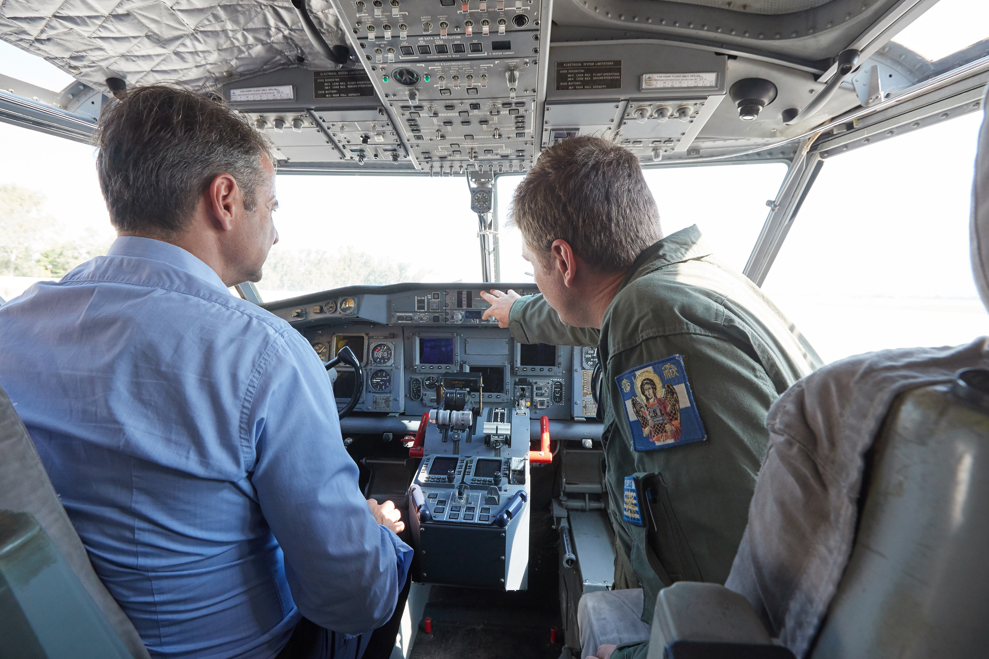 Επίσκεψη Μητσοτάκη στη βάση των Canadair στο στρατιωτικό αεροδρόμιο της Ελευσίνας (φωτογραφίες)-3