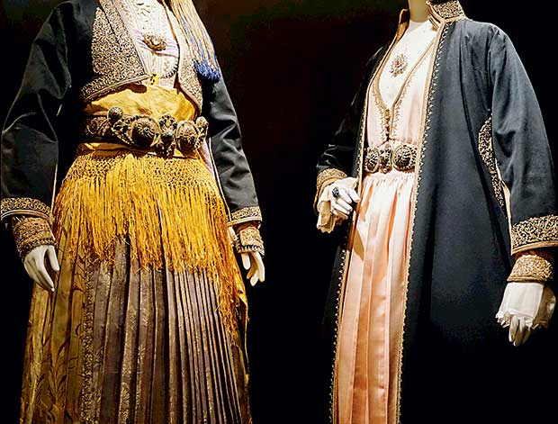 Το μουσείο-πρότυπο της Καλαμάτας, η Συλλογή Ενδυμασιών «Βικτωρία Γ. Καρέλια»-2