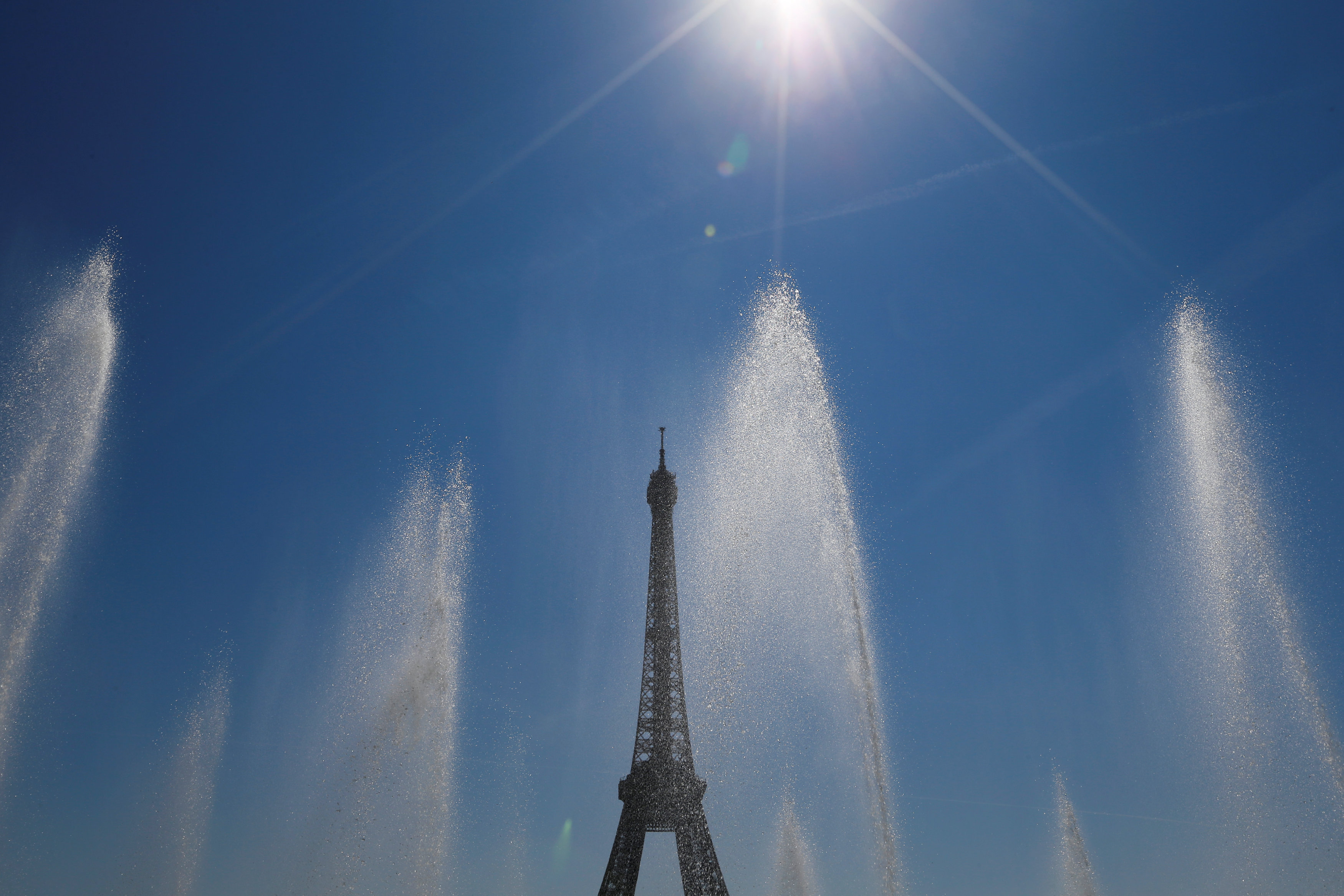Σπάνε τα ρεκόρ υψηλής θερμοκρασίας στην Ευρώπη – Λιώνουν παγετώνες στη Σουηδία-8
