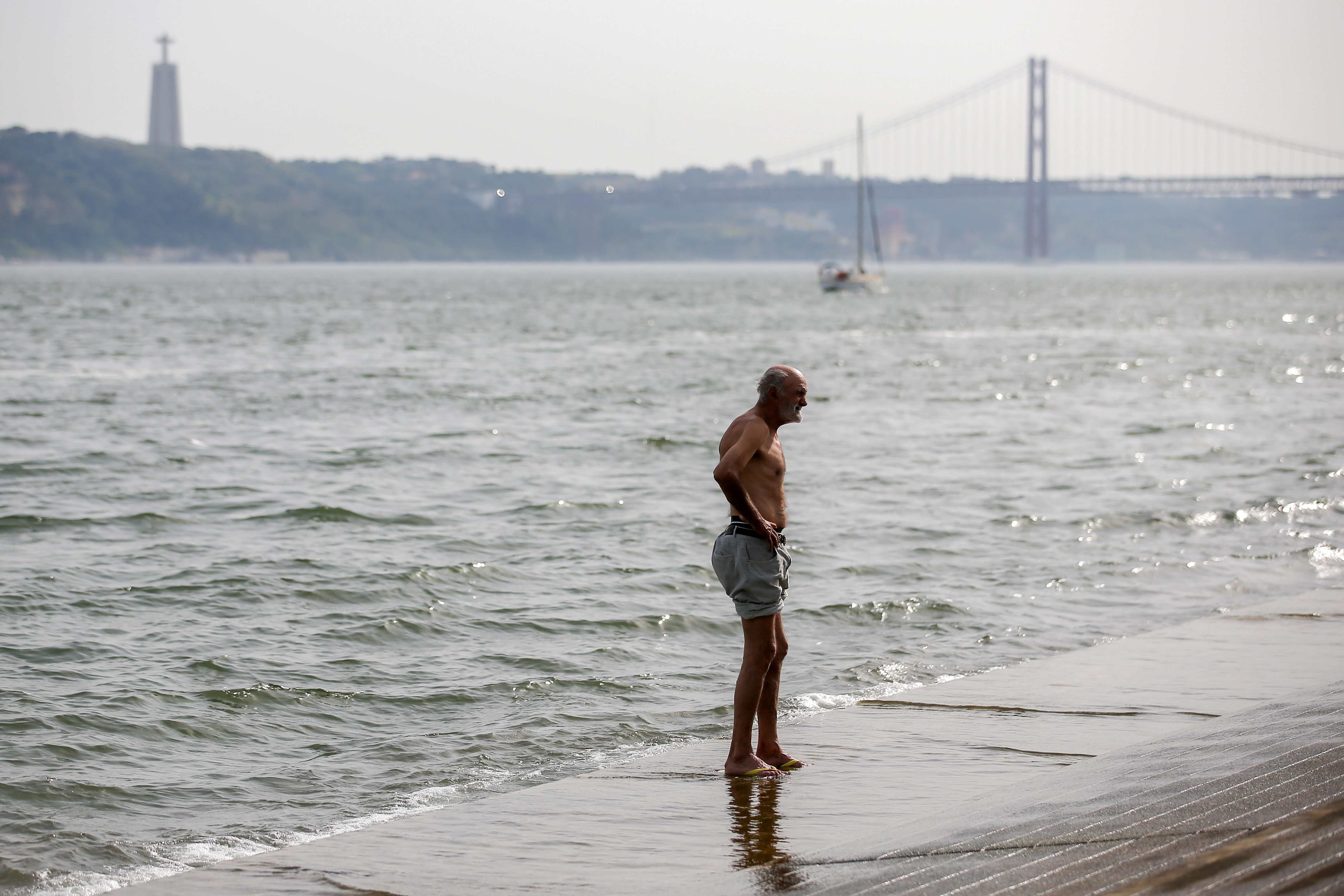 Σπάνε τα ρεκόρ υψηλής θερμοκρασίας στην Ευρώπη – Λιώνουν παγετώνες στη Σουηδία-4