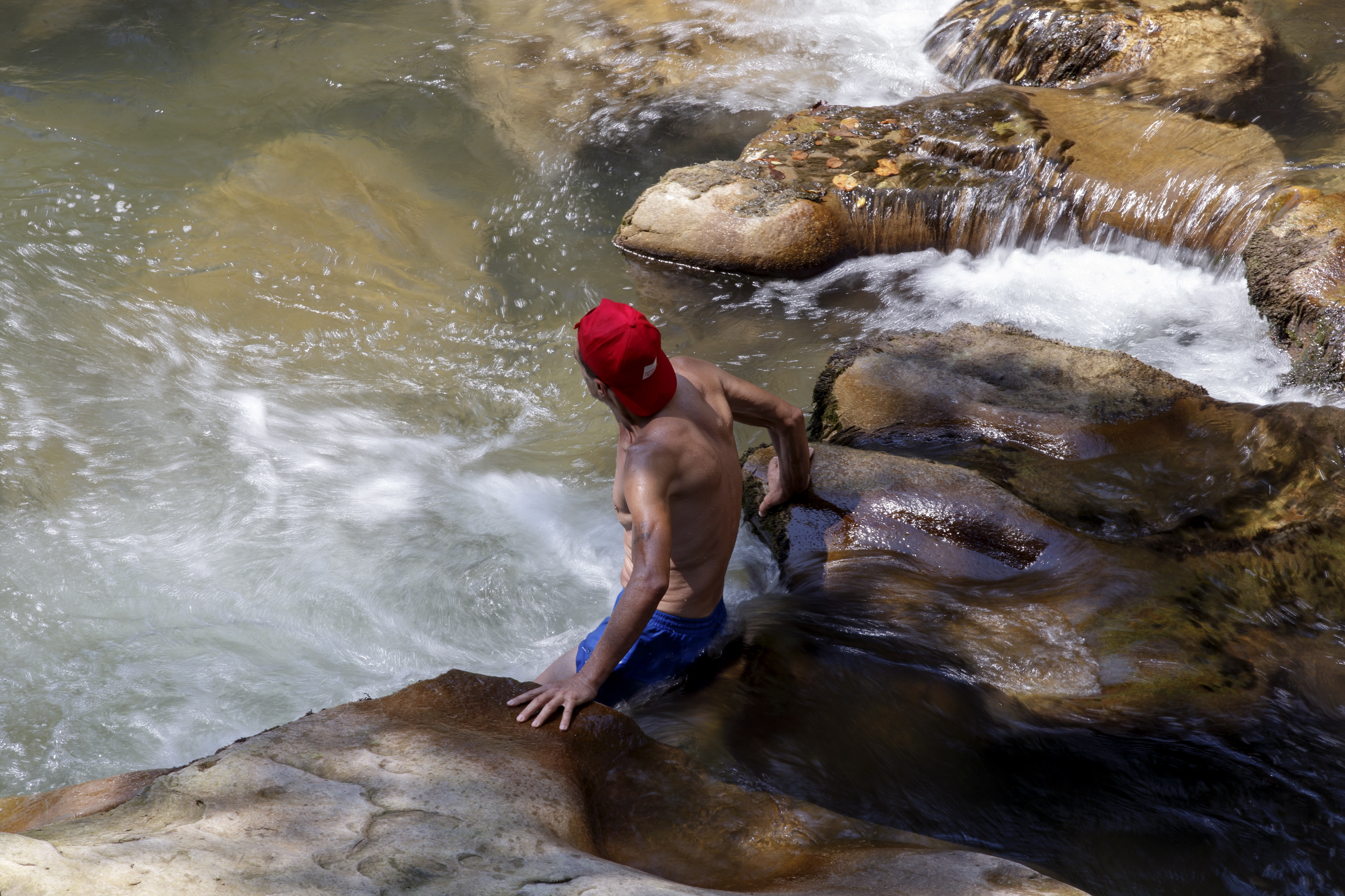 Σπάνε τα ρεκόρ υψηλής θερμοκρασίας στην Ευρώπη – Λιώνουν παγετώνες στη Σουηδία-11