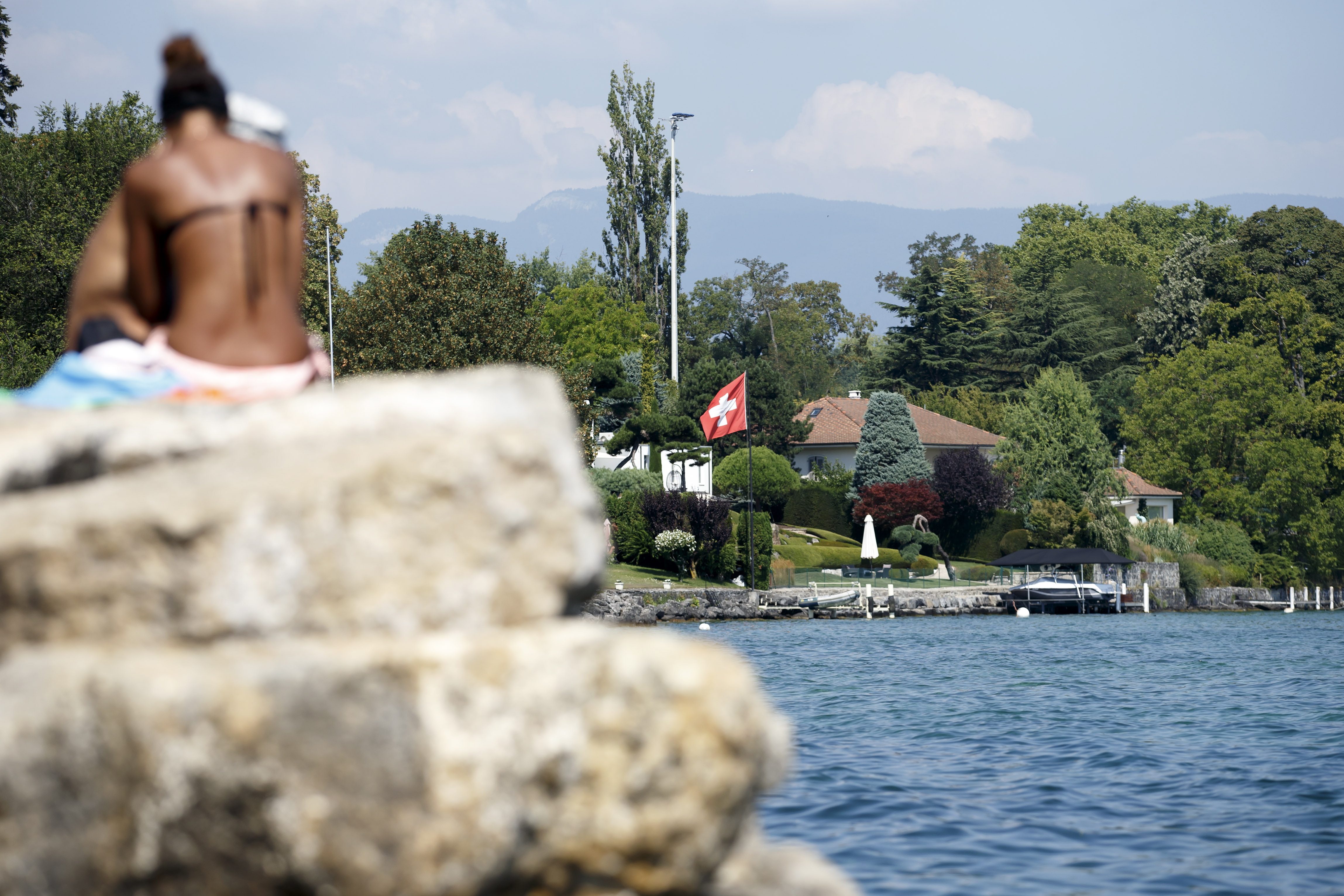 Σπάνε τα ρεκόρ υψηλής θερμοκρασίας στην Ευρώπη – Λιώνουν παγετώνες στη Σουηδία-12