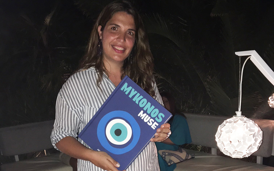 «Mykonos Muse», το φωτογραφικό λεύκωμα της Λίζυς Μανωλά που δοξάζει το πιο κοσμοπολίτικο ελληνικό νησί-1