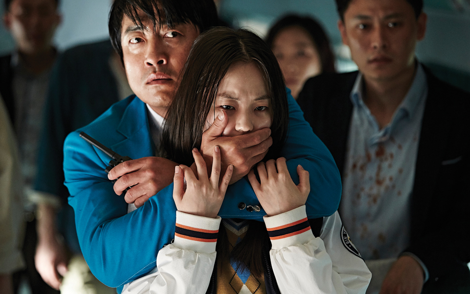 Πανικός στο τρένο με τα ζόμπι-1