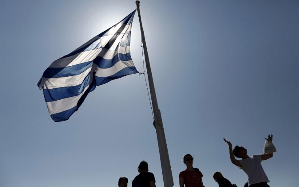 FT: Η κρίση δεν έπληξε το πελατειακό κράτος – 30.000 διορισμοί στο Δημόσιο-2