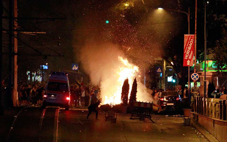 Ρουμανία: Εκατοντάδες τραυματίες και εκτεταμένα επεισόδια σε αντικυβερνητική διαδήλωση-1