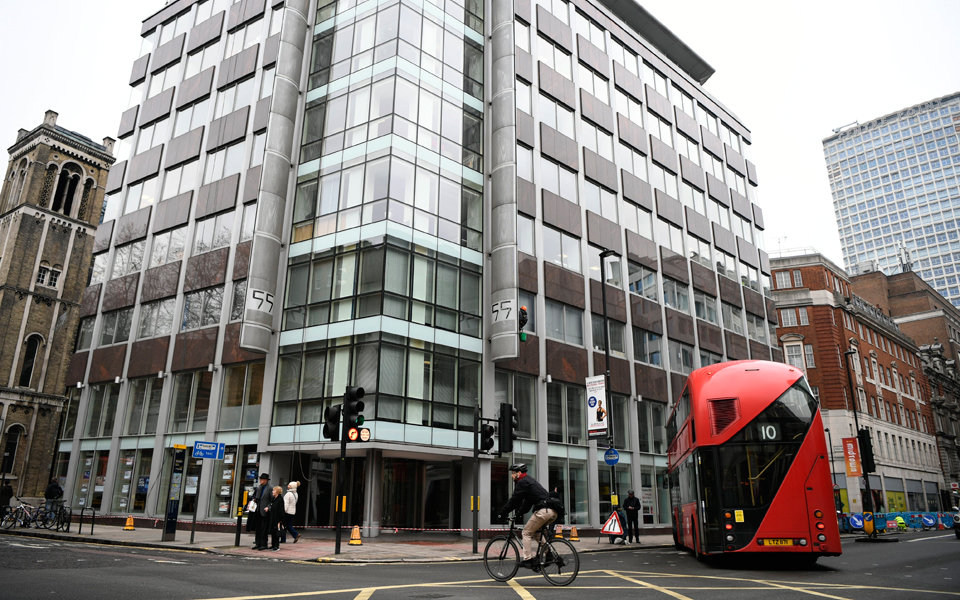 Ο Πλάτωνας εξηγεί τα… fake news-1