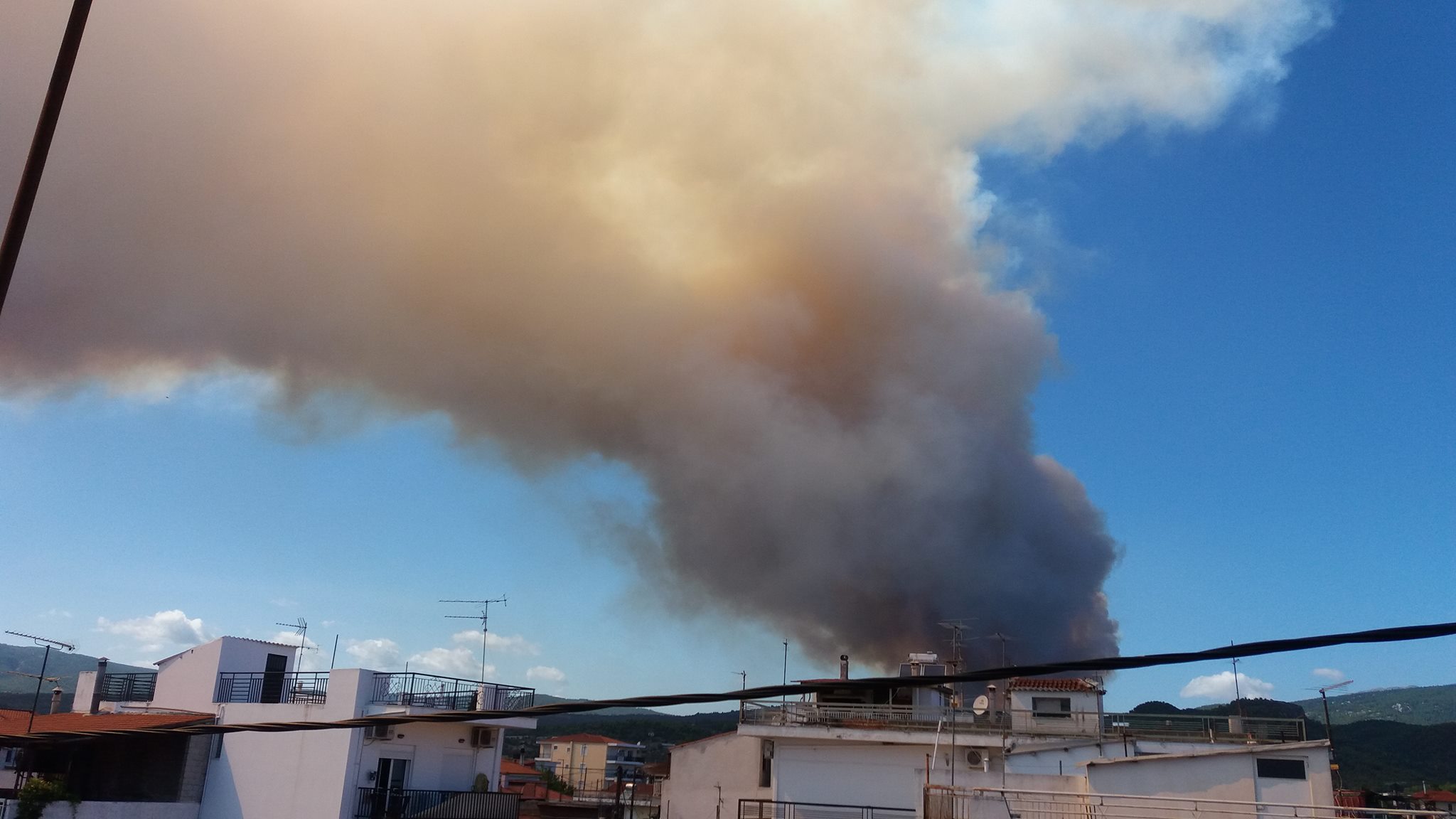 Ολονύχτια μάχη με τις φλόγες στην Εύβοια (Φωτό – Βίντεο)-2