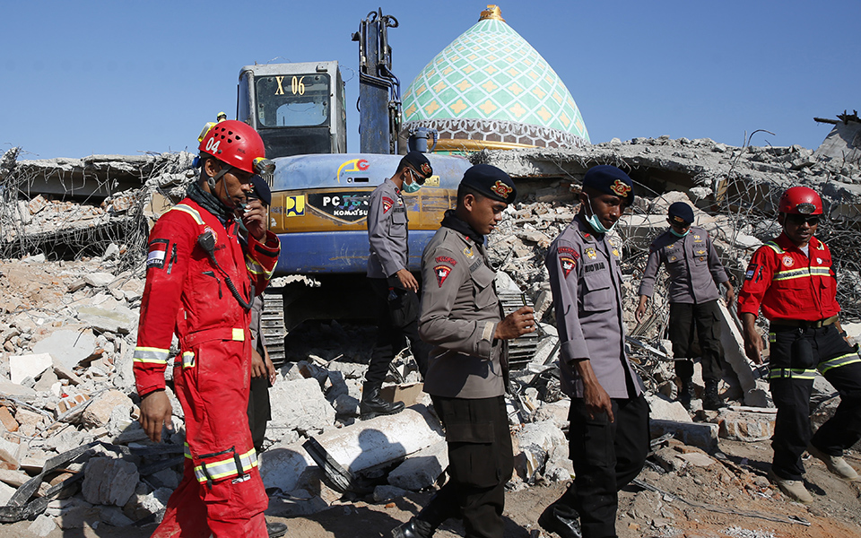 Ινδονησία: Στους 436 οι νεκροί από τον σεισμό (φωτογραφίες)-1