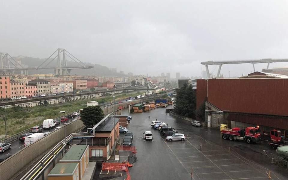 Γένοβα: Επιζώντες στα συντρίμμια αναζητούν οι διασώστες-20