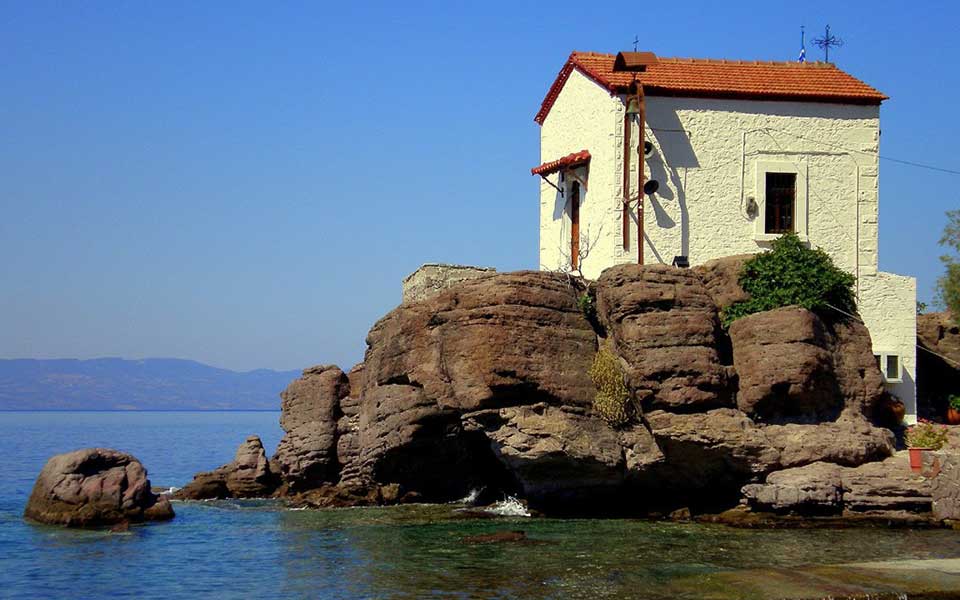 Η θαυματουργή αύρα που εκπέμπουν οι μονές της Παναγίας στο Αιγαίο-5