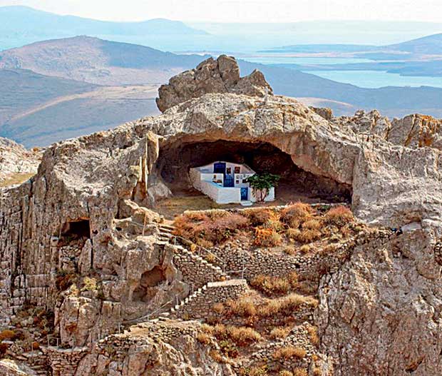 Η θαυματουργή αύρα που εκπέμπουν οι μονές της Παναγίας στο Αιγαίο-3