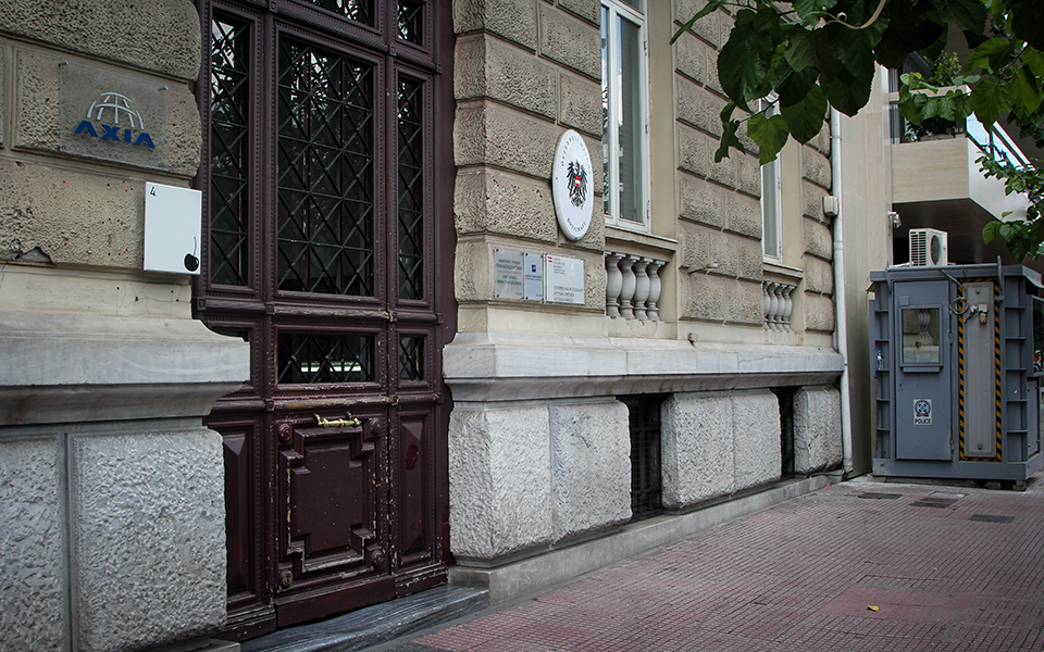 Εισβολή του Ρουβίκωνα στην πρεσβεία της Αυστρίας (φωτογραφίες – βίντεο)-2