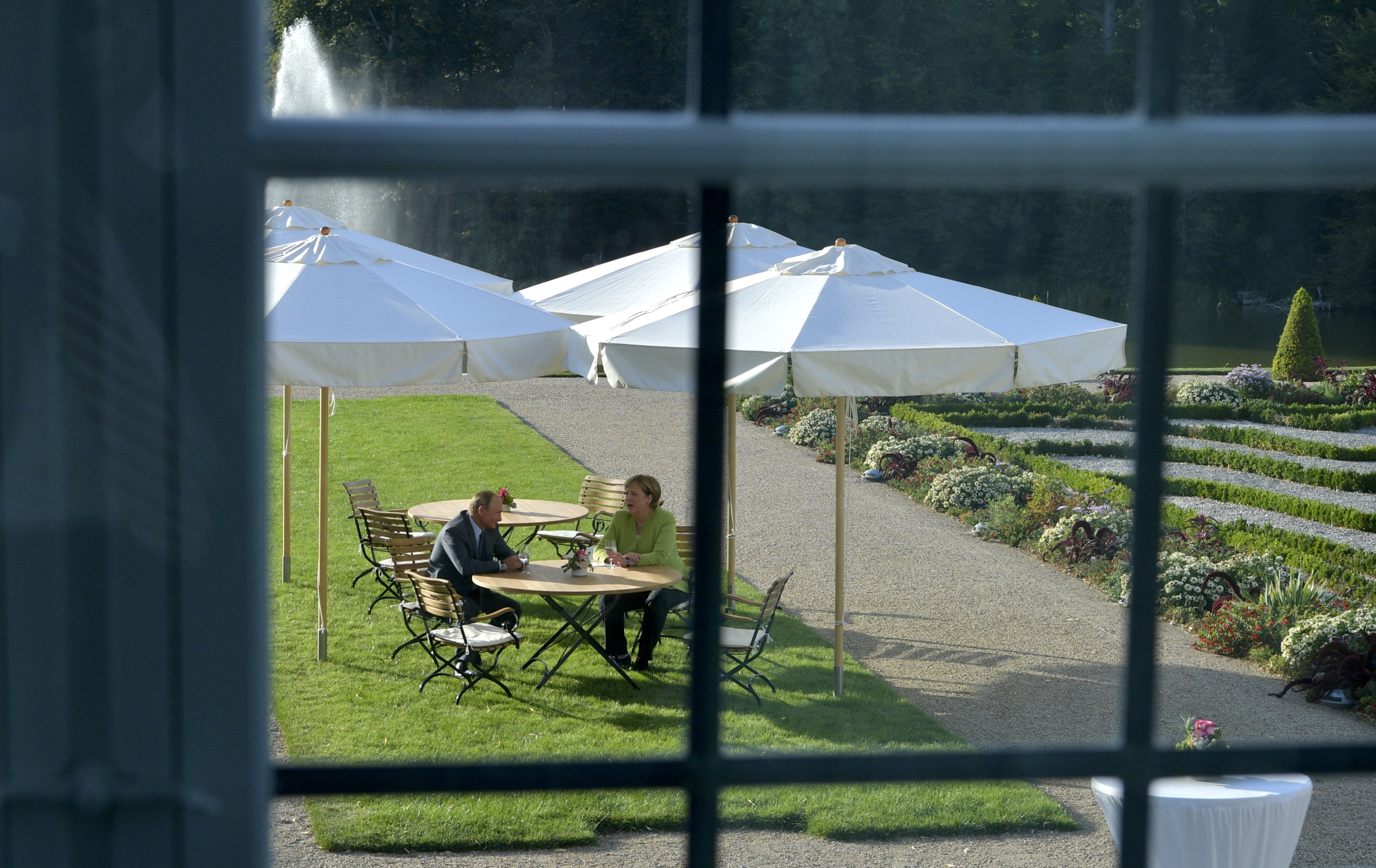 Μέρκελ και Πούτιν εκφράζουν «καλή θέληση» για συνεργασία στην επίλυση διεθνών διενέξεων (φωτογραφίες)-3