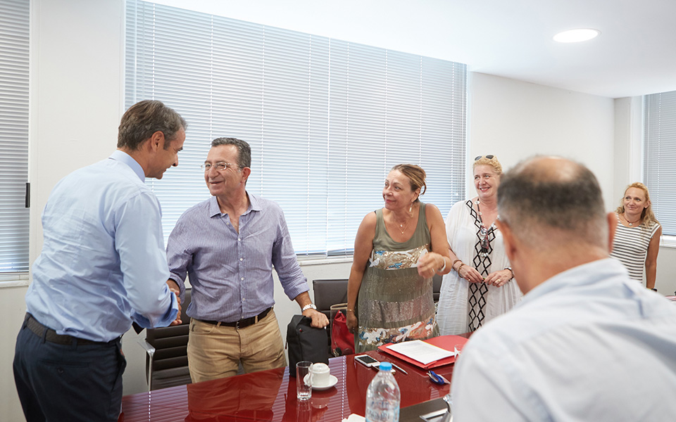 Συνάντηση Μητσοτάκη με κατοίκους από το Μάτι και τον Νέο Βουτζά-2