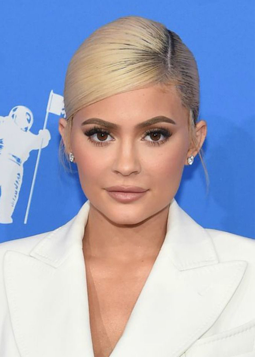 Step by step: Το σινιόν της Kylie Jenner από την βραδιά των VMAs 2018-1