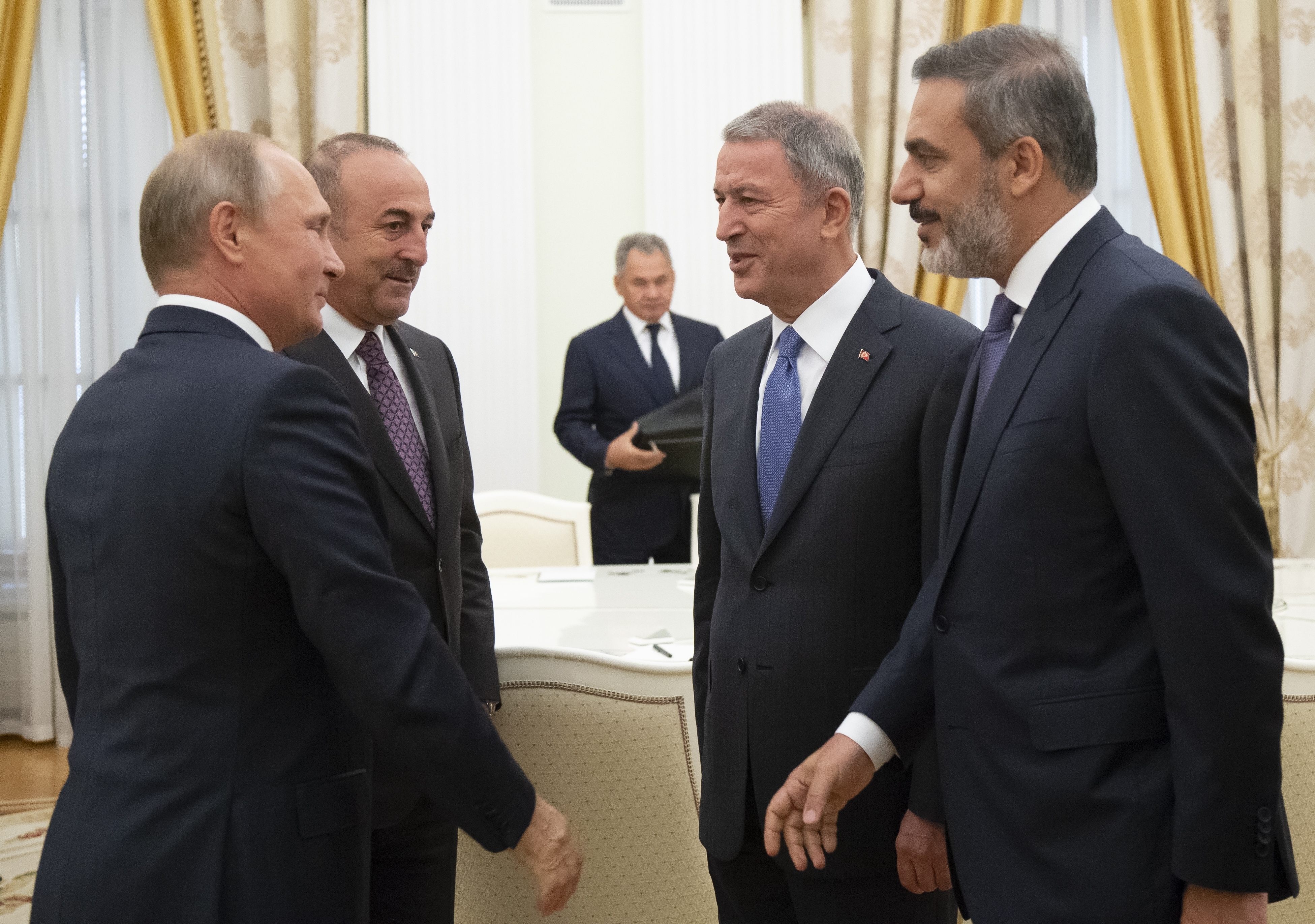 Στο Κρεμλίνο Τσαβούσογλου – Ακάρ: Συναντήθηκαν με τον Πούτιν-1