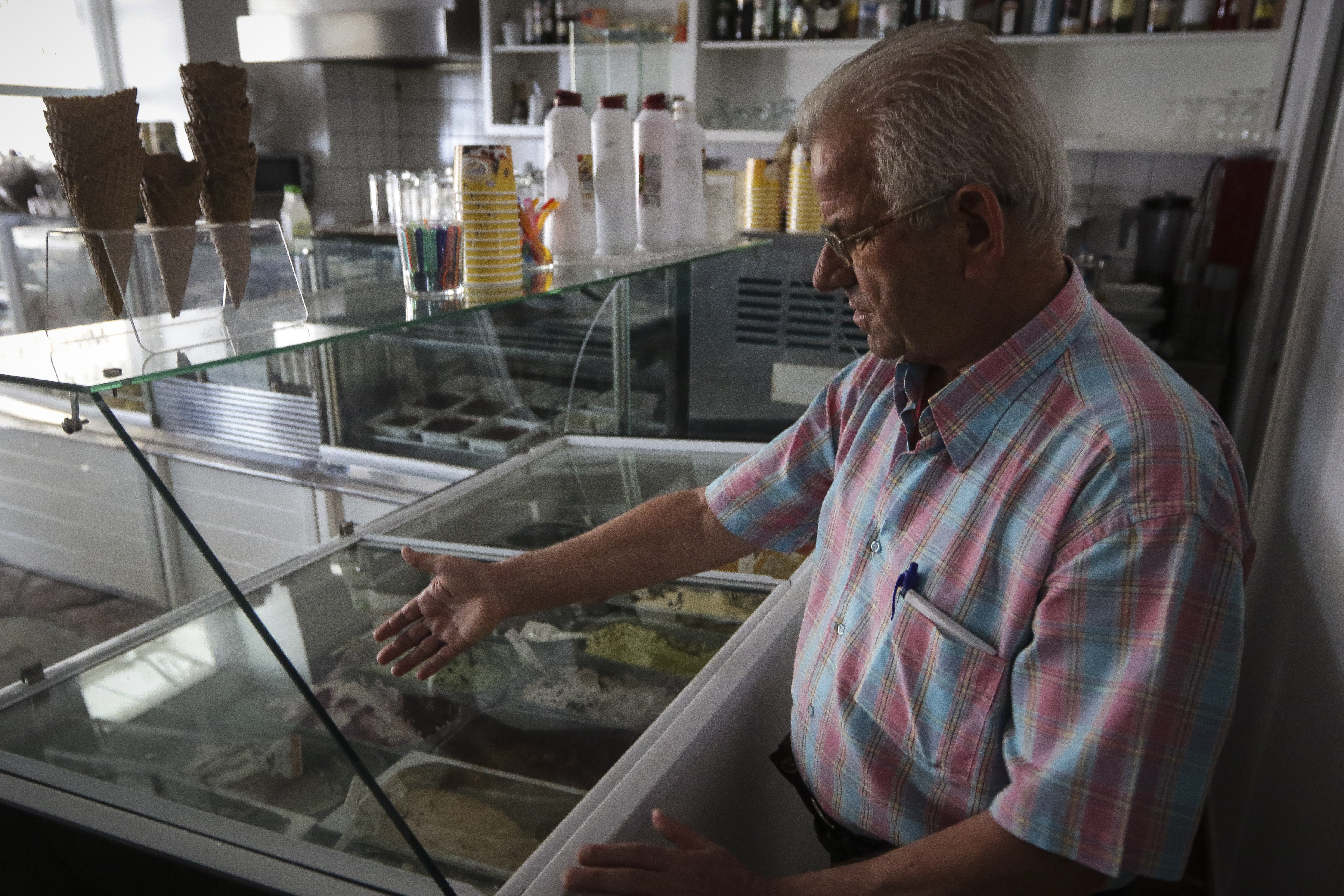 Σε κατάσταση έκτακτης ανάγκης η Υδρα – Αποχωρούν μαζικά από το νησί οι τουρίστες (φωτογραφίες)-2